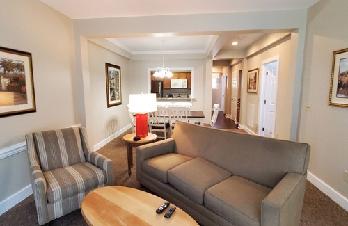 Lackey House | King's Creek Townhome 1: Sleeps 6. Welcoming, spacious, perfect location!