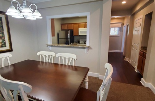 Lackey House | King's Creek Townhome 1: Sleeps 6. Welcoming, spacious, perfect location!