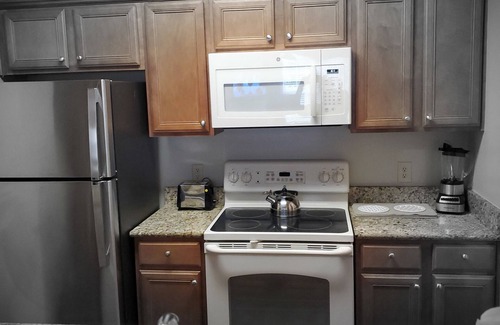 Lackey House | King's Creek Townhome 1: Sleeps 6. Welcoming, spacious, perfect location!