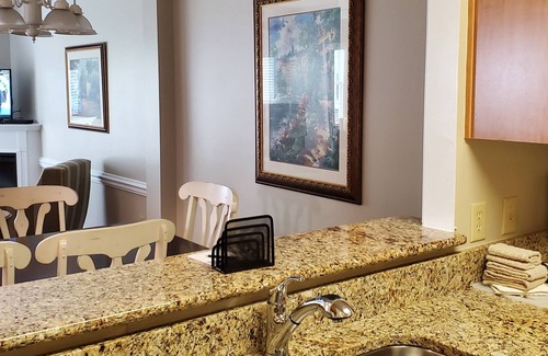Lackey House | King's Creek Townhome 2: Sleeps 6. Welcoming, spacious, perfect location!
