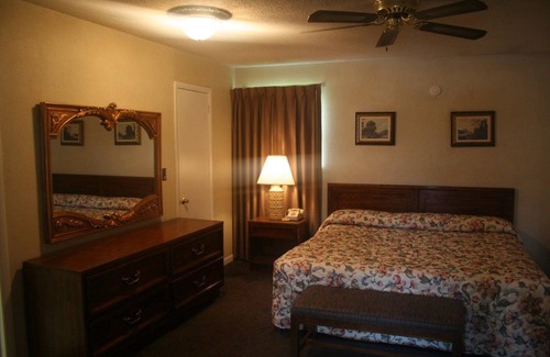 Huntsville Hotel | King's Inn