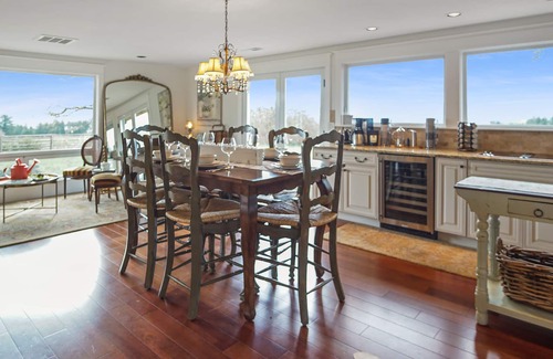 Newberg House | King`s Queen: Single level luxurious custom home in the heart of wine country