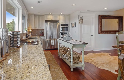 Newberg House | King`s Queen: Single level luxurious custom home in the heart of wine country