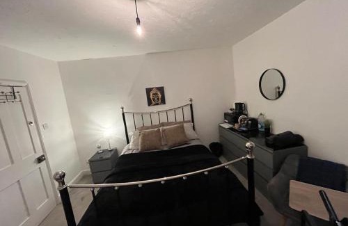 Ilkeston House | King Size Bed in a Double Bedroom