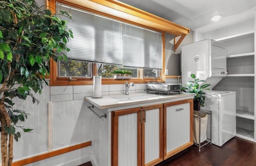 Loveland Apartment | king-size bed, views of Loveland