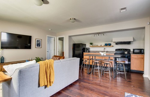 12 South Apartment | King Size Stylish Apt 10 min to city center; Ideal for longer stays