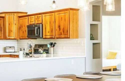 Cottonwood-Verde Village House | King Sized Retreat w/Hot tub, Peloton, Views - Close to Sedona!
