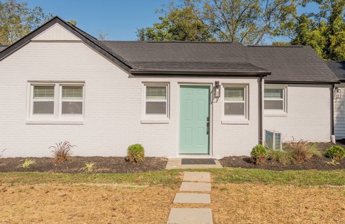 Blacksburg Apartment | King Studio - Blacksburg Suites