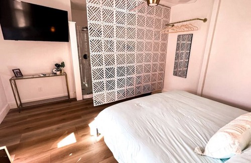 Lincolnville Hotel | King Studio in Boutique Hotel1, walk to downtown