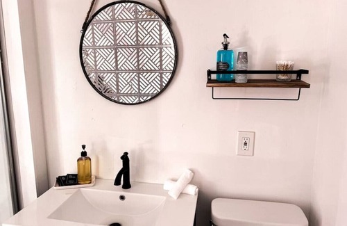 Lincolnville Hotel | King Studio in Boutique Hotel1, walk to downtown