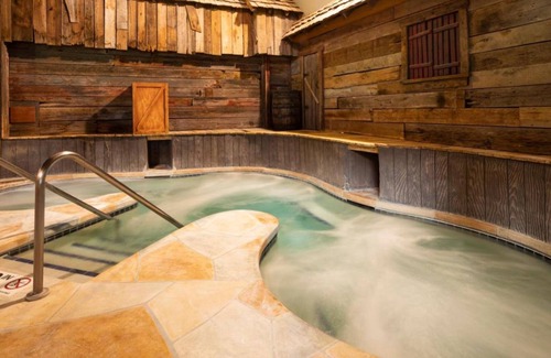 Rothschild House | King Studio With Access to Pool, Hot Tub, and Gym