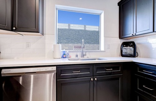 Tri-Cities House | King Suite, 3 Car Garage & Yard 4/2 - #5668-32