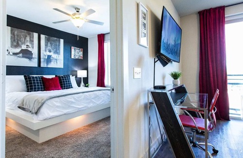 Knox - Henderson Apartment | King Suite|8 Min to D/T|Walk Everywhere