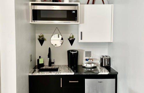 Hurricane Apartment | King “Suite Escape” just 25 minutes from Zion