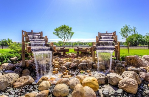 Great Falls Condo | King Suite. Free Breakfast. Indoor Pool & Hot Tub. Walk to the Missouri River.