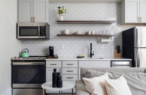 East Market District Apartment | King Suite - Hancock House Louisville