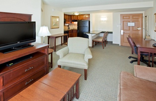 Downtown Indianapolis Condo | King Suite Near Airport | Pool + 24h Gym