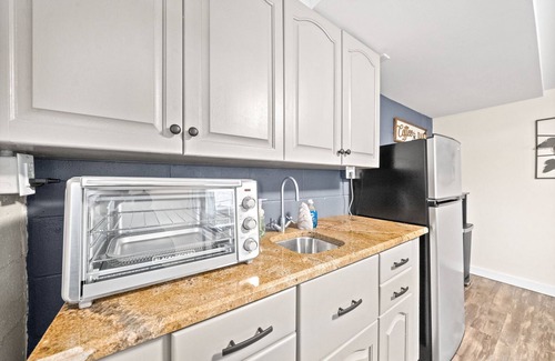 Clarksville House | King Suite near APSU & Downtown
