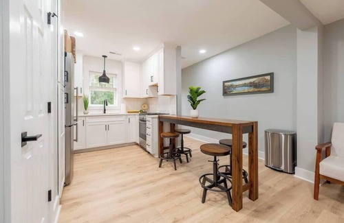 Blacksburg Villa | King Suite ~ Peaceful Setting