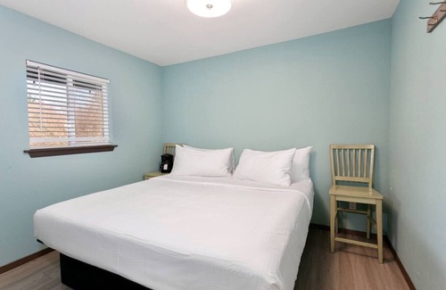 Grayland Hotel | King Suite | WiFi | Pet-Friendly