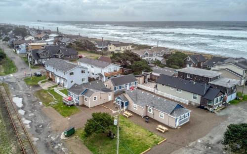 Rockaway Beach Apartment | King Tide - Meredith Lodging