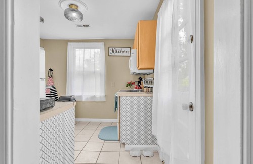 Old Town Fredericksburg House | King VIP- Centrally located, minutes to Mary Washington and I95