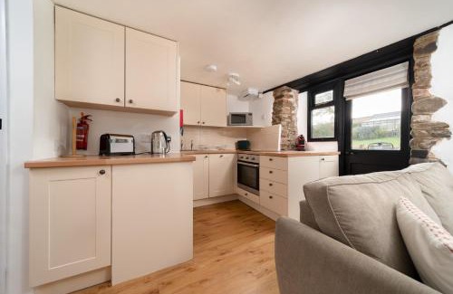 Littleham House | Kingfisher Cottage at Robin Hill 4