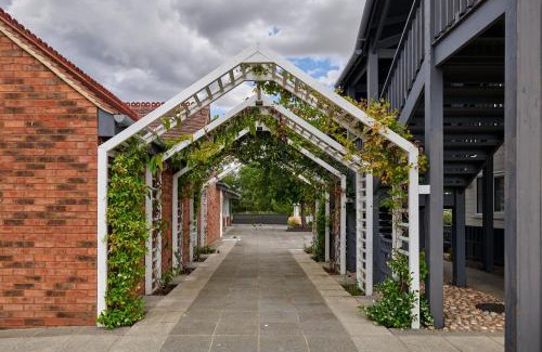 Deanshanger Hotel | Kingfisher Park