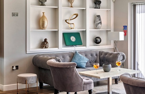 Deanshanger Hotel | Kingfisher Park Limited