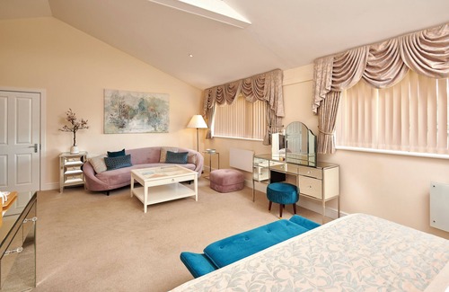 Deanshanger Hotel | Kingfisher Park Limited
