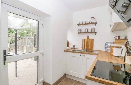 Ludwel Cottage | KINGFISHER, pet friendly, with open fire in Ludlow