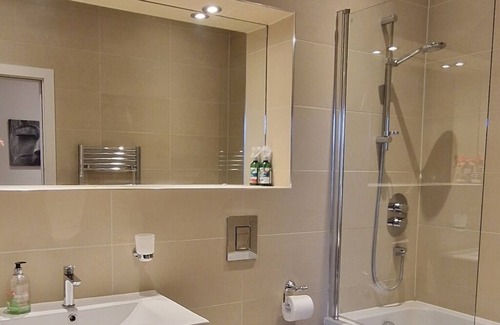 Stamford Apartment | Kingfisher Suite - Two-bed private apartment