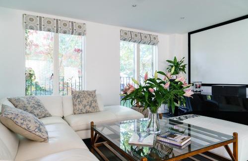 Cambridge House | Kingfisher Way - Contemporary 5 Bedroom Central Cambridge Home