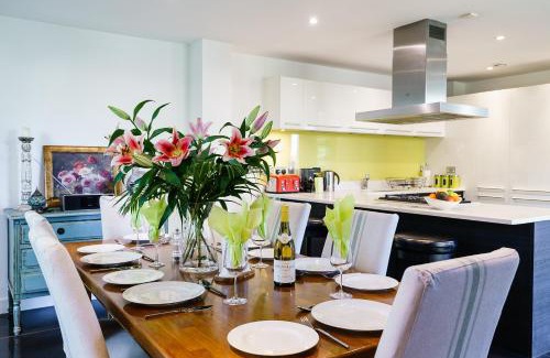 Cambridge House | Kingfisher Way - Contemporary 5 Bedroom Central Cambridge Home
