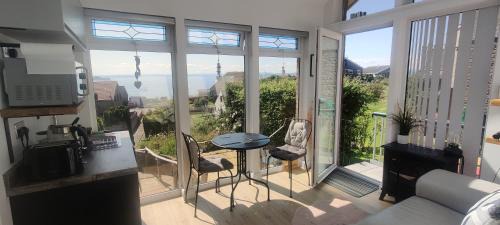 Pettycur Apartment | KINGHORN - Private Room, own entrance, ensuite, sunroom & Views