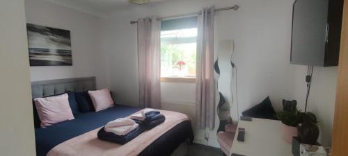 Pettycur Apartment | KINGHORN - Private Room, own entrance, ensuite, sunroom & Views