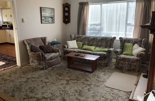 Opunake House | Kings Cottage in Opunake