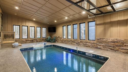 Pittman Center House | Kings Crown by AvantStay Indoor Pool Hot Tub Firepit Theater All-Season Retreat