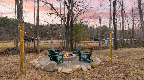Pittman Center House | Kings Crown by AvantStay Indoor Pool Hot Tub Firepit Theater All-Season Retreat