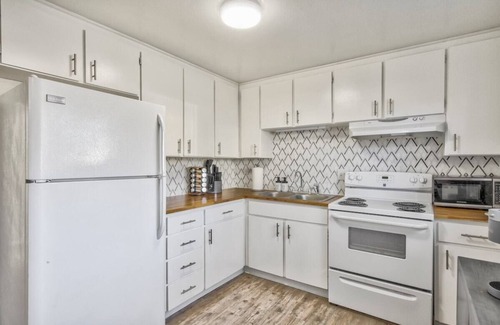 Colorado Springs Apartment | Kings Hideaway! Apartment w Hot Tub & Scenic View