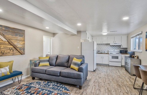 Colorado Springs Apartment | Kings Hideaway! Apartment w Hot Tub & Scenic View