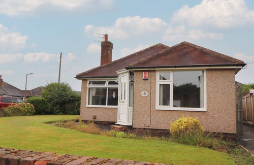 Thornton-Cleveleys Cottage | KINGS WALK, pet friendly, with a garden in Cleveleys