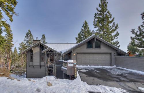 Kingswood Estates House | Kings Way Lake View by Tahoe Getaways - Spacious 4 BR w Private Hot Tub, Pool Table!