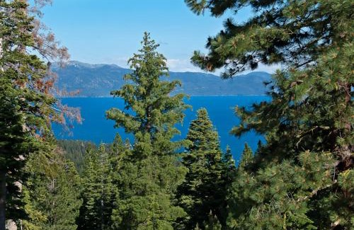 Kingswood Estates House | Kings Way Lake View by Tahoe Getaways - Spacious 4 BR w Private Hot Tub, Pool Table!