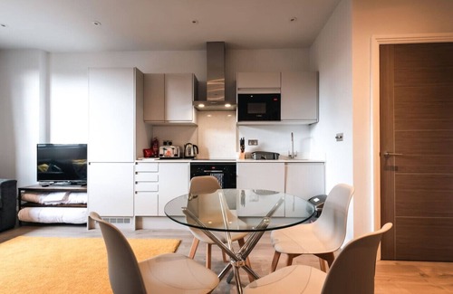 Staines Apartment | Kingsbridge House Apartment Twenty Three