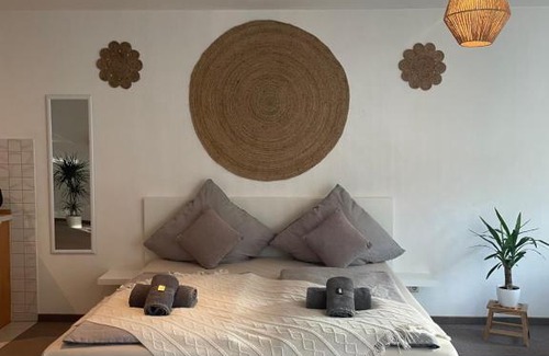 Freilassing Apartment | Kingsize Bett BOHO Apartment mit Tiefgarage nähe Salzburg