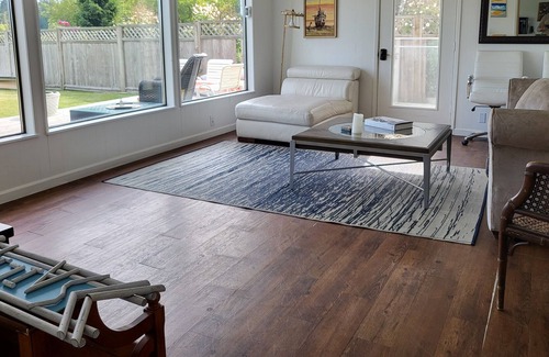 Kingston House | KINGSTON Beachfront Bungalow. 2 blocks to cafes/shops & Seattle Ferry