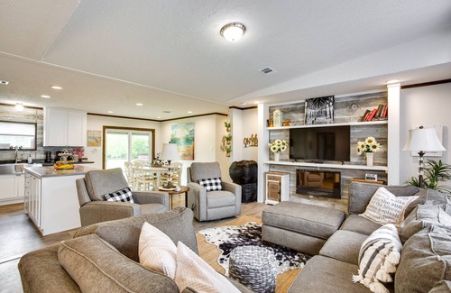 Kingston House | Kingston Home w/On-Site Boat Parking 2 Mi to Lake