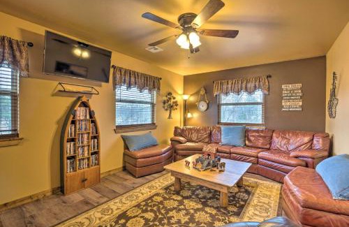 Kingston House | Kingston Home with Pickleball Steps to Lake Texoma!