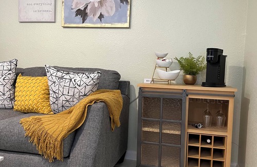 Bonanza Apartment | Kingsway by the Laredo Medical Center.